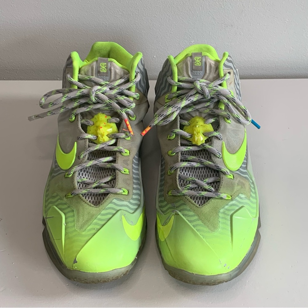 Nike LeBron 11 Maison du LeBron sneakers size 8
Mens